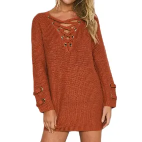Pull long Grand col V à oeillets et bandes croisées