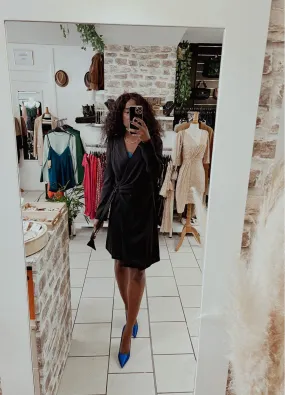 Robe noire cache coeur