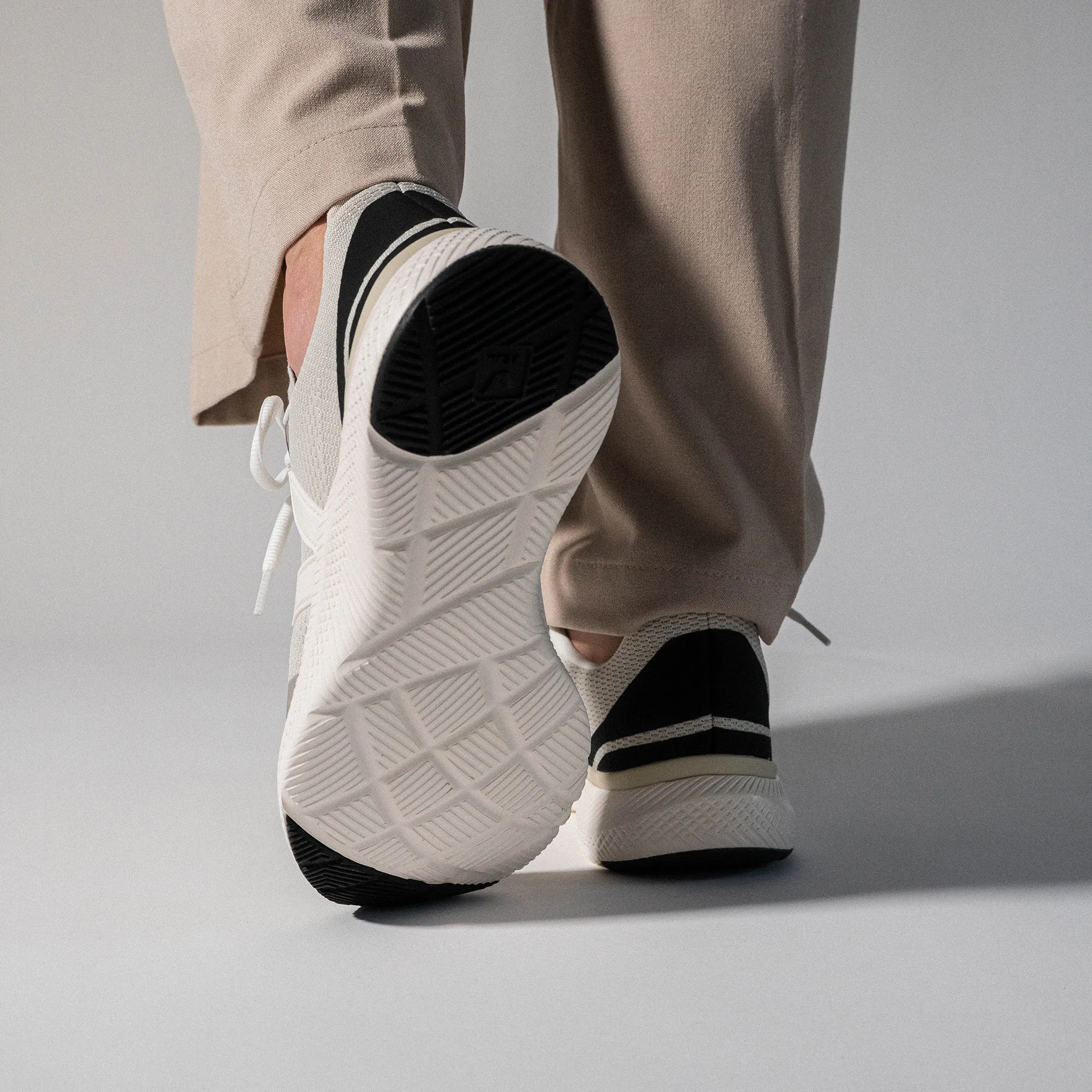 VEJA - Impala (natural / black)